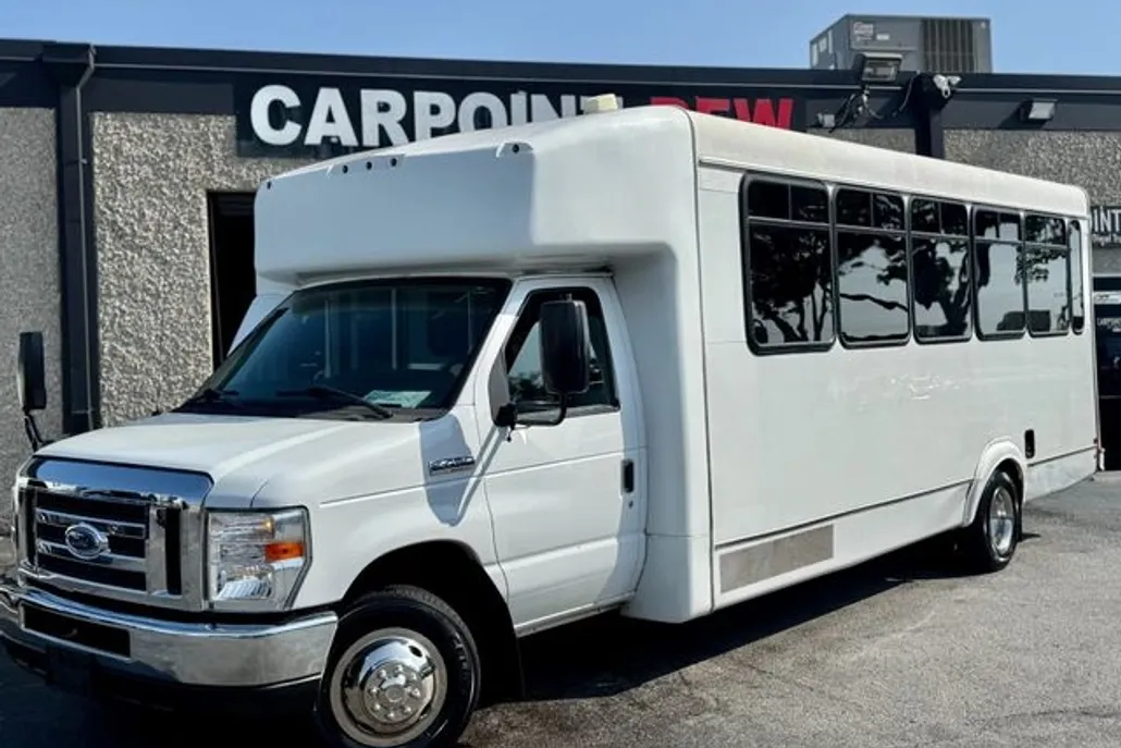 2018 Ford E-450 DRW photo 1