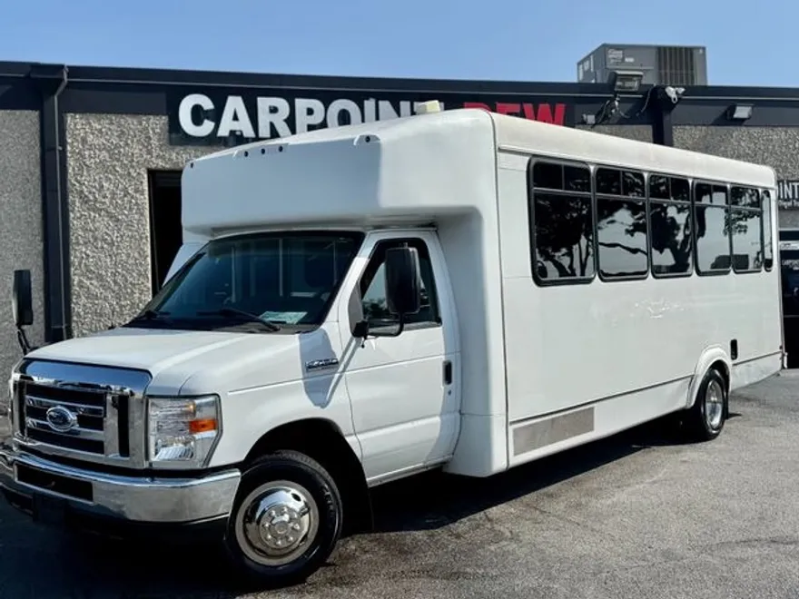 2018 Ford E-450 DRW photo 1