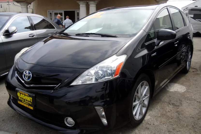 2012 Toyota Prius V Five photo 1
