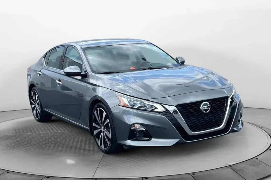 2020 Nissan Altima 2.5 Platinum photo 1