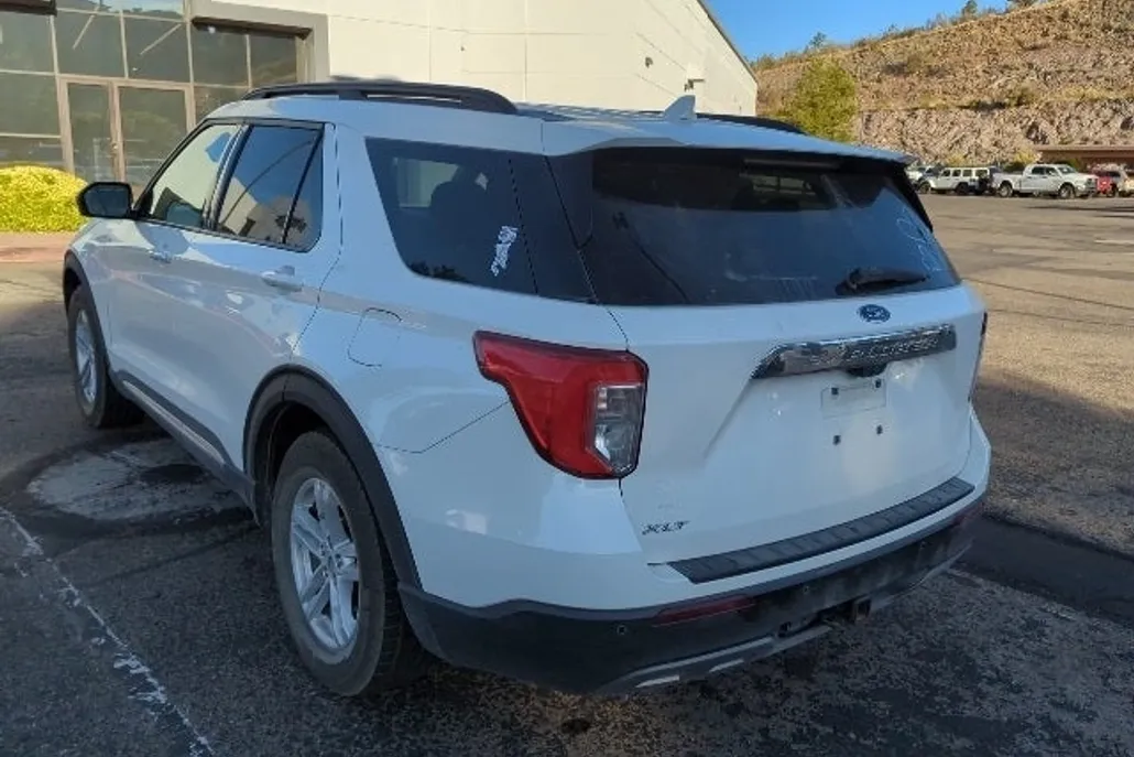 2022 Ford Explorer XLT photo 1