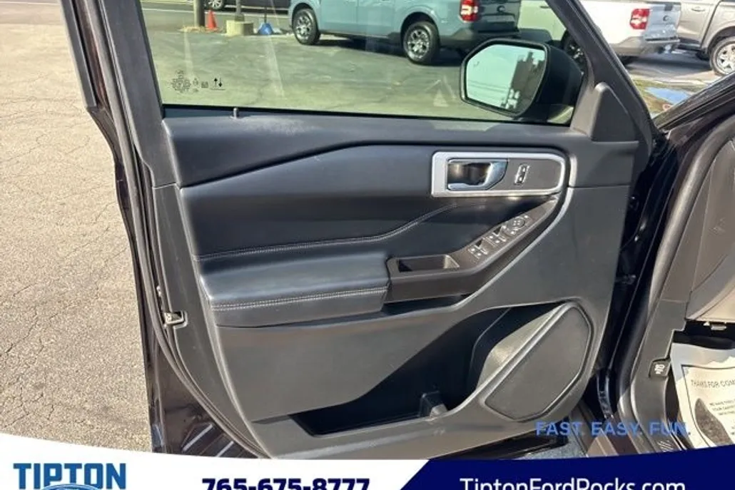 2020 Ford Explorer XLT photo 1