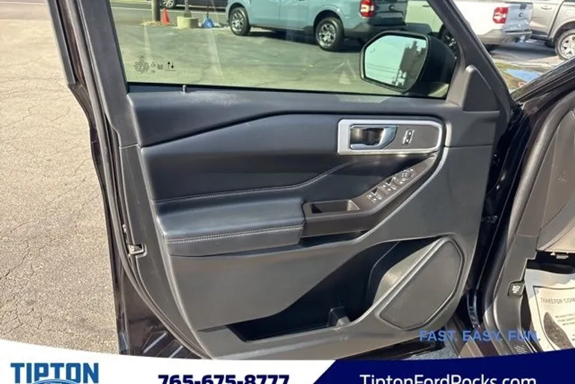 2020 Ford Explorer XLT photo 1