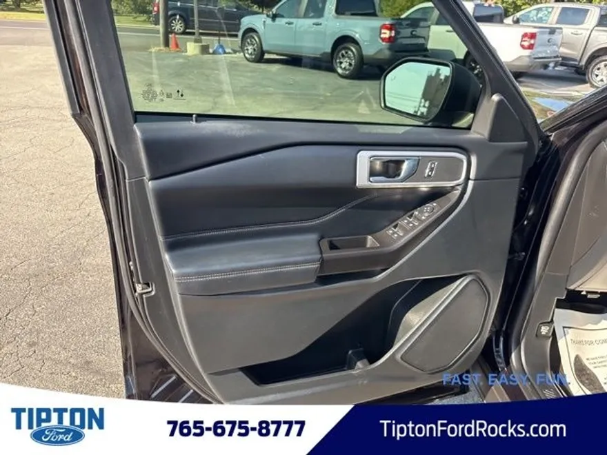 2020 Ford Explorer XLT photo 1