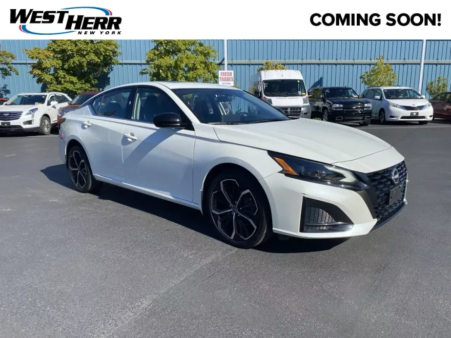 2023 Nissan Altima 2.5 SR photo 1