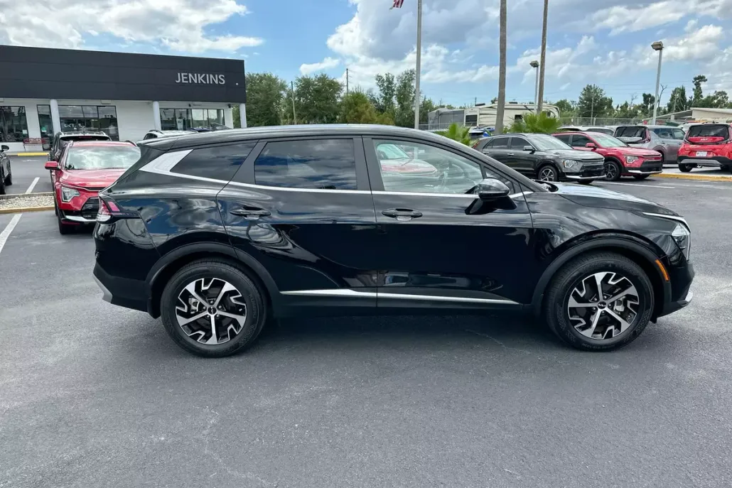 2023 Kia Sportage EX photo 1