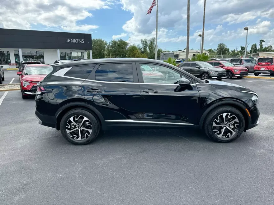 2023 Kia Sportage EX photo 1