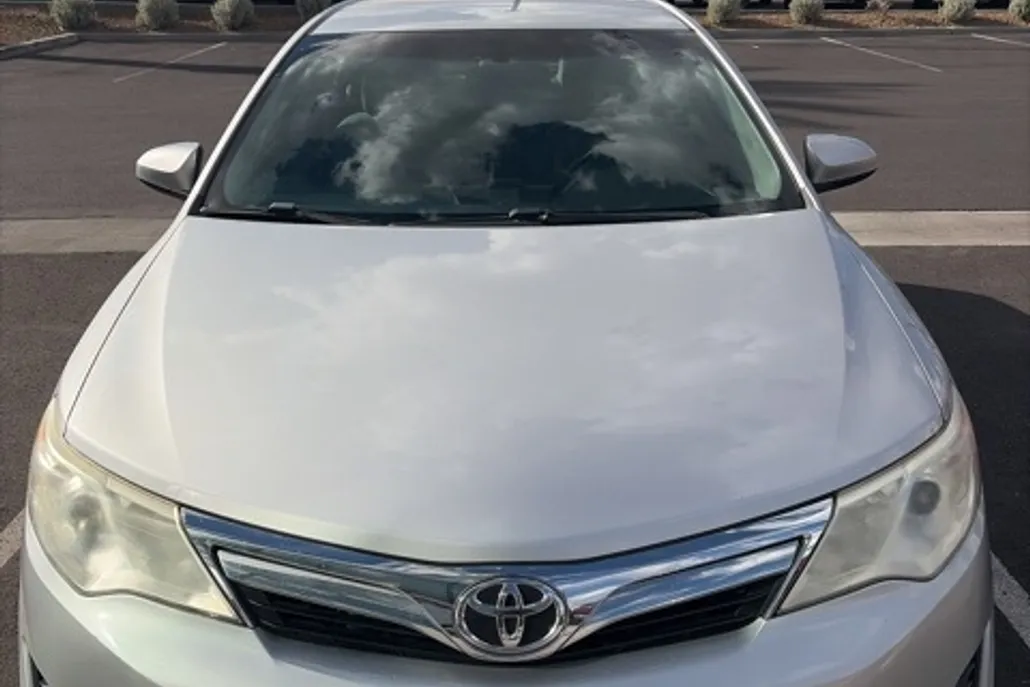 2014 Toyota Camry LE photo 1