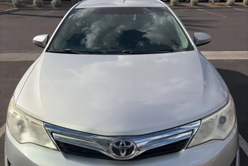 2014 Toyota Camry LE photo 1