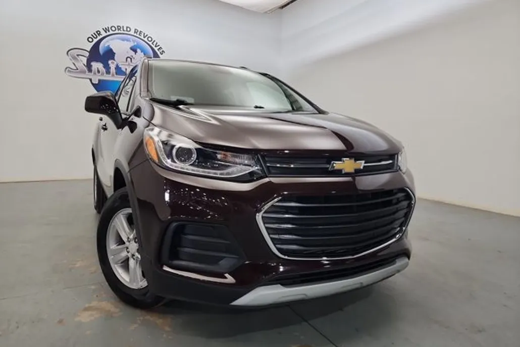 2022 Chevrolet Trax LT photo 1