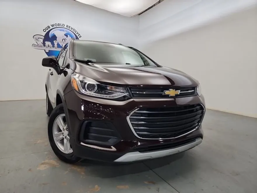 2022 Chevrolet Trax LT photo 1