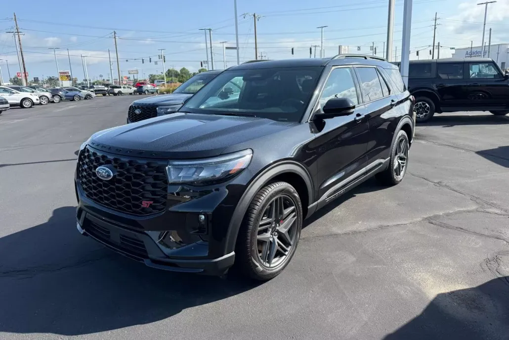2025 Ford Explorer ST photo 1