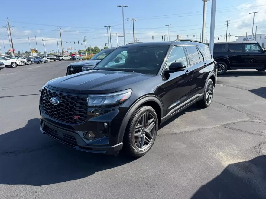 2025 Ford Explorer ST photo 1