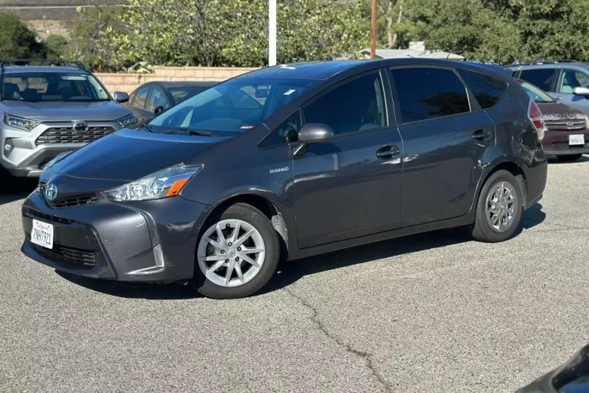2015 Toyota Prius V Three photo 1