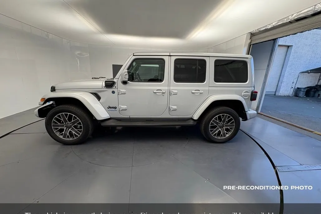 2022 Jeep Wrangler Unlimited 4xe High Altitude Sahara photo 1