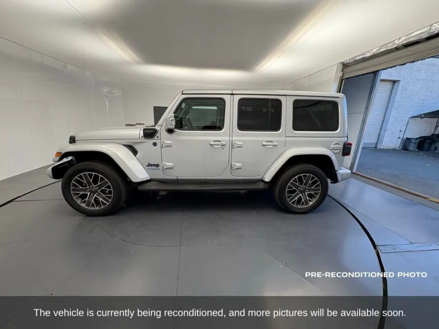 2022 Jeep Wrangler Unlimited 4xe High Altitude Sahara photo 1