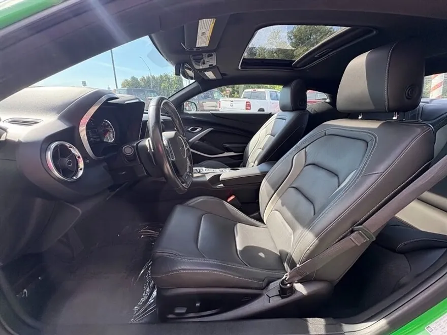 2017 Chevrolet Camaro 2LT photo 1