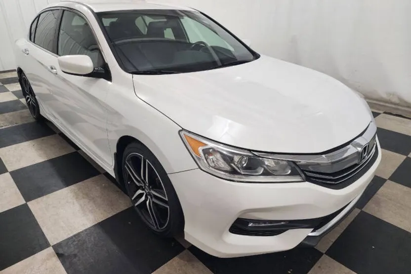 2017 Honda Accord Sport photo 1