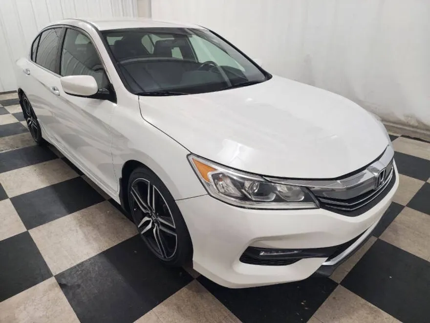 2017 Honda Accord Sport photo 1