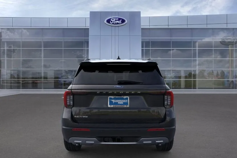 2025 Ford Explorer photo 1