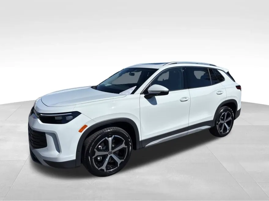 2025 Volkswagen Tiguan SE photo 1