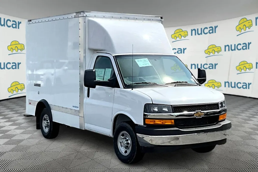 2025 Chevrolet Express Cutaway 3500 photo 1