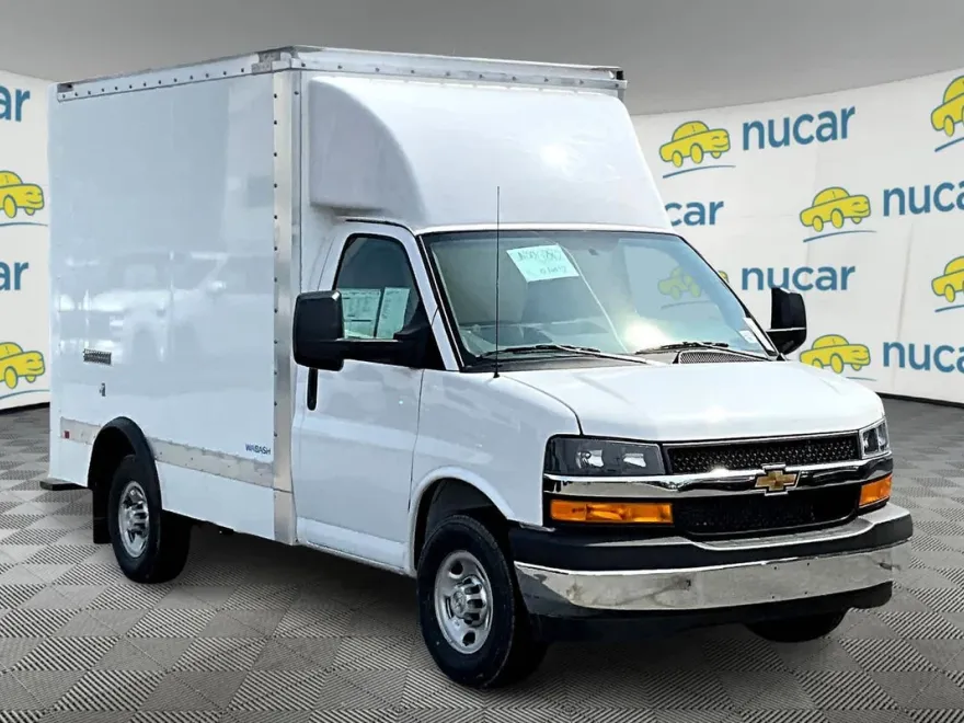 2025 Chevrolet Express Cutaway 3500 photo 1