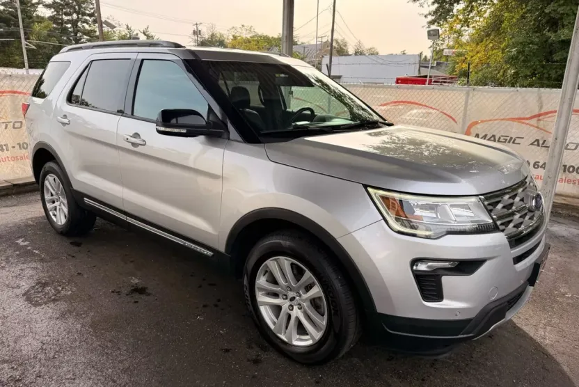 2018 Ford Explorer XLT Sport photo 1