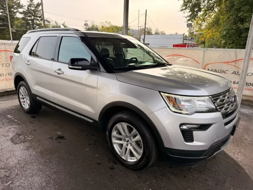 2018 Ford Explorer XLT Sport photo 1