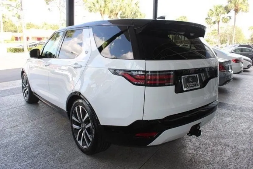 2024 Land Rover Discovery P360 Dynamic SE photo 1