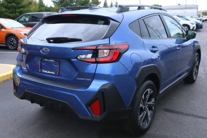 2025 Subaru Crosstrek Premium photo 1
