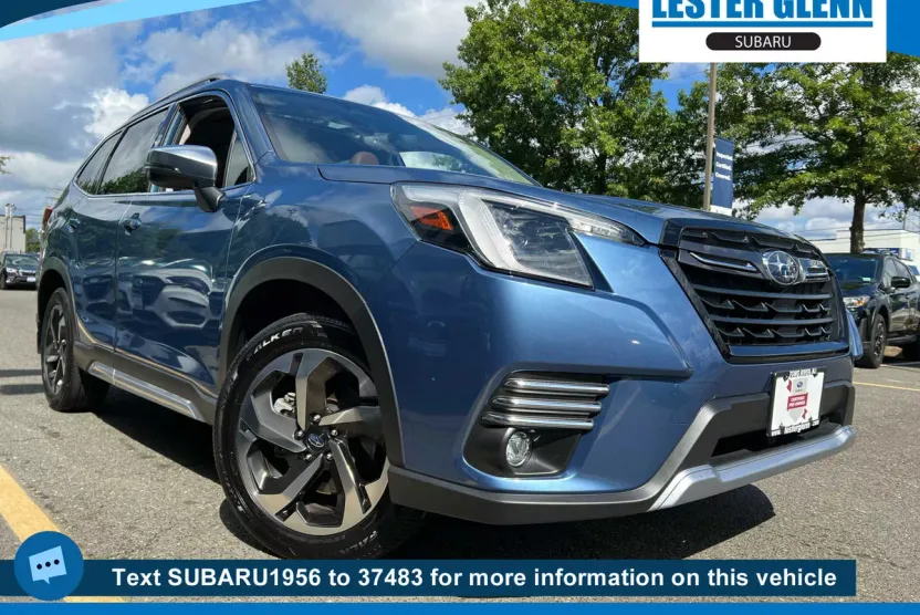 2023 Subaru Forester Touring photo 1