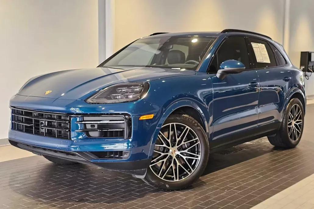 2024 Porsche Cayenne Base photo 1