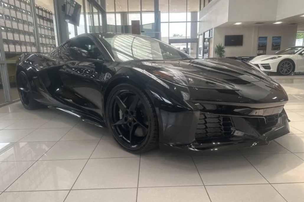 2025 Chevrolet Corvette E-Ray 2LZ photo 1