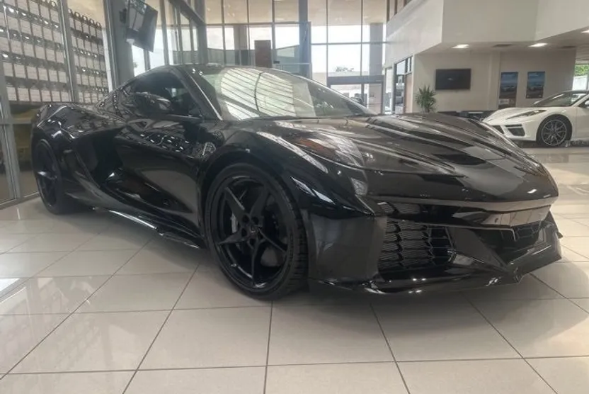 2025 Chevrolet Corvette E-Ray 2LZ photo 1