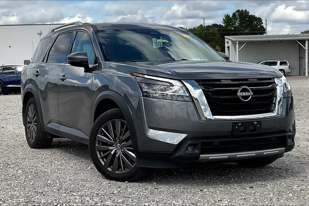 2022 Nissan Pathfinder SL photo 1