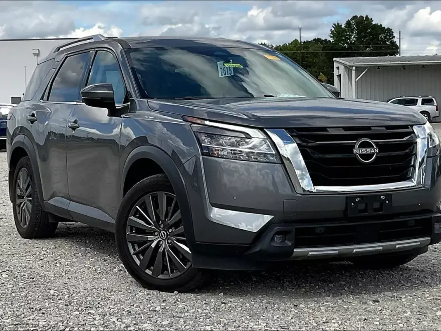 2022 Nissan Pathfinder SL photo 1