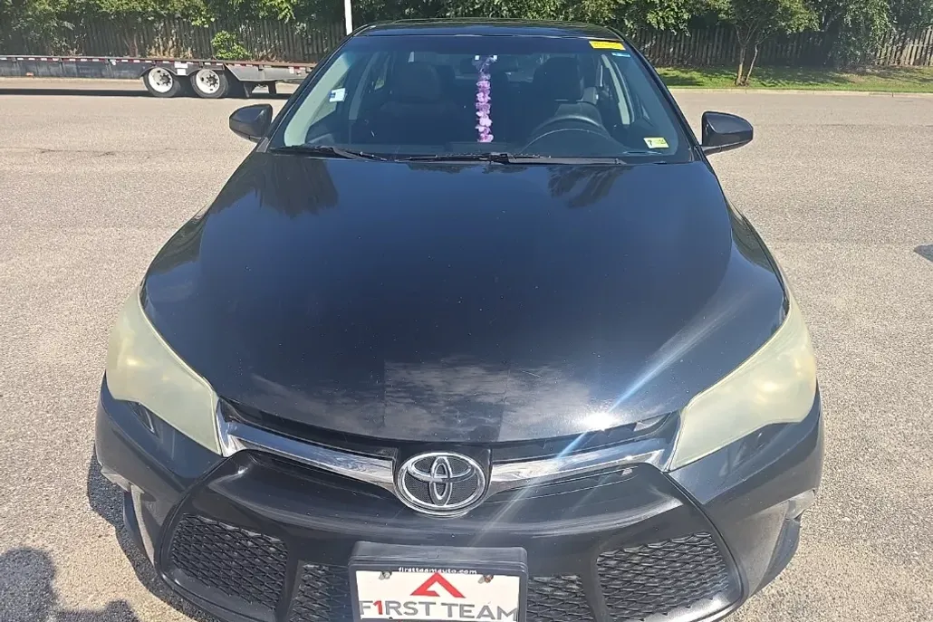 2016 Toyota Camry XSE photo 1