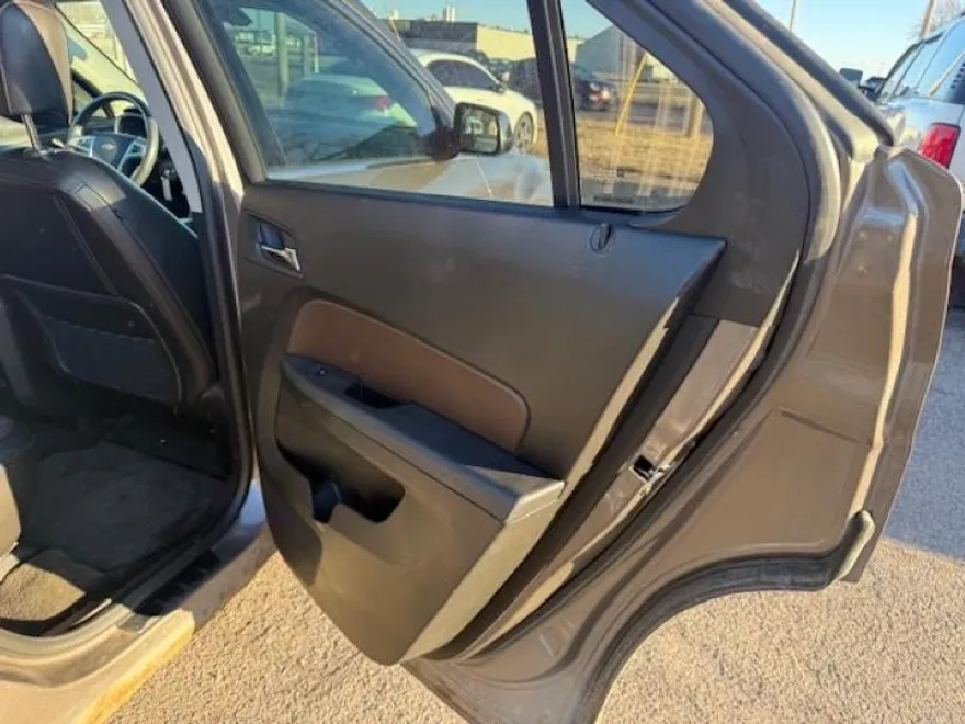 2011 Chevrolet Equinox LS photo 1