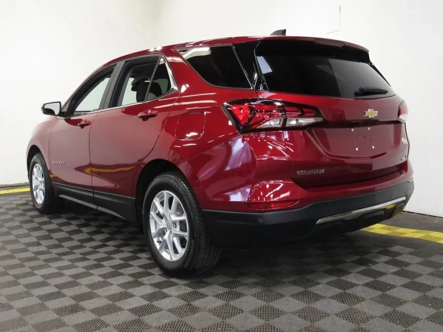 2023 Chevrolet Equinox LT photo 1