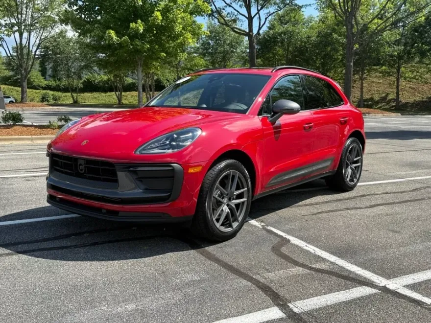 2025 Porsche Macan T photo 1