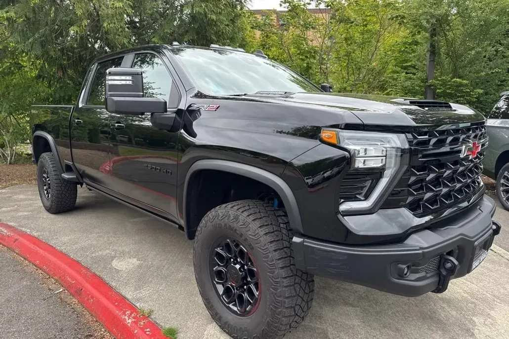 2024 Chevrolet Silverado 2500HD ZR2 photo 1