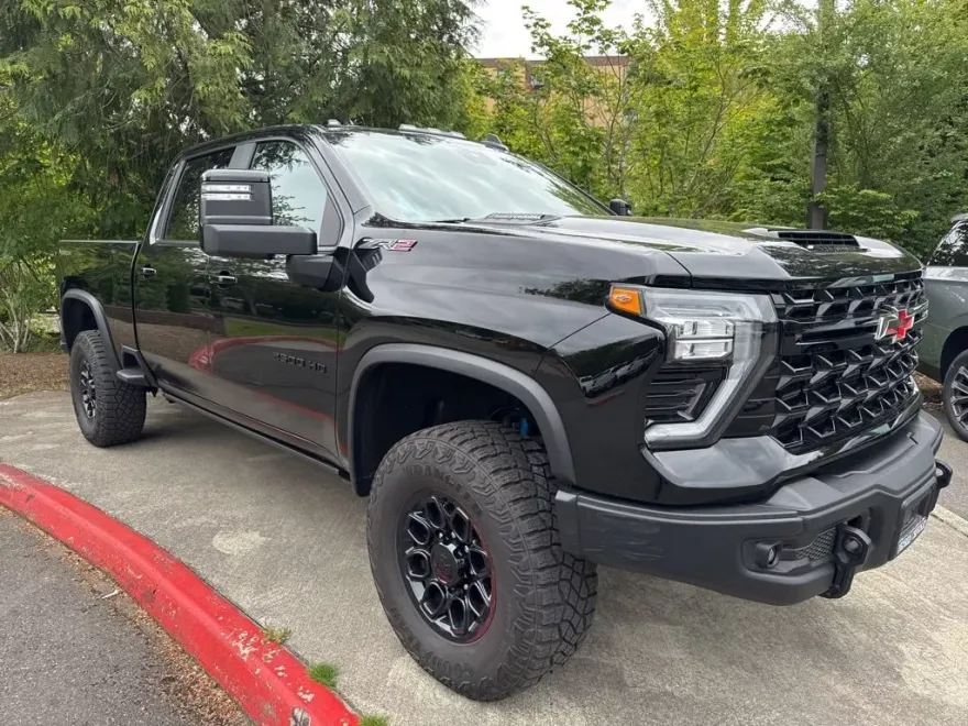 2024 Chevrolet Silverado 2500HD ZR2 photo 1