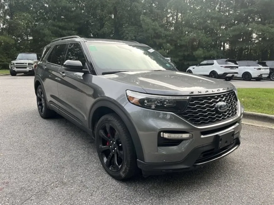 2023 Ford Explorer ST photo 1