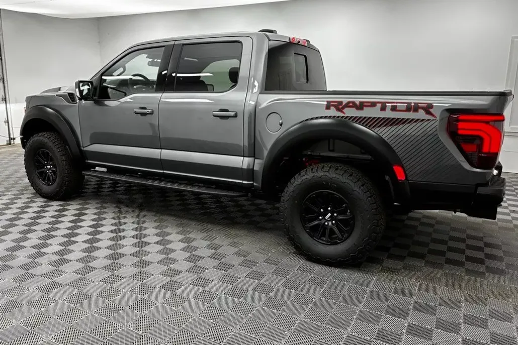 2025 Ford F-150 Raptor photo 1
