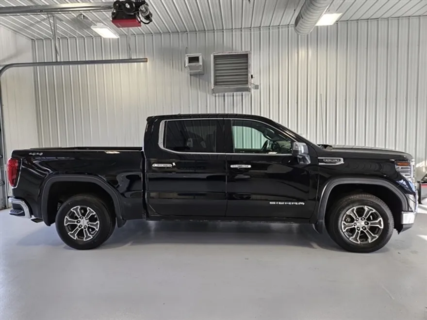 2024 Gmc Sierra 1500 SLT photo 1