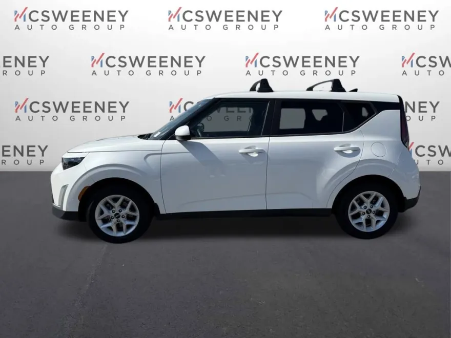 2023 Kia Soul LX photo 1