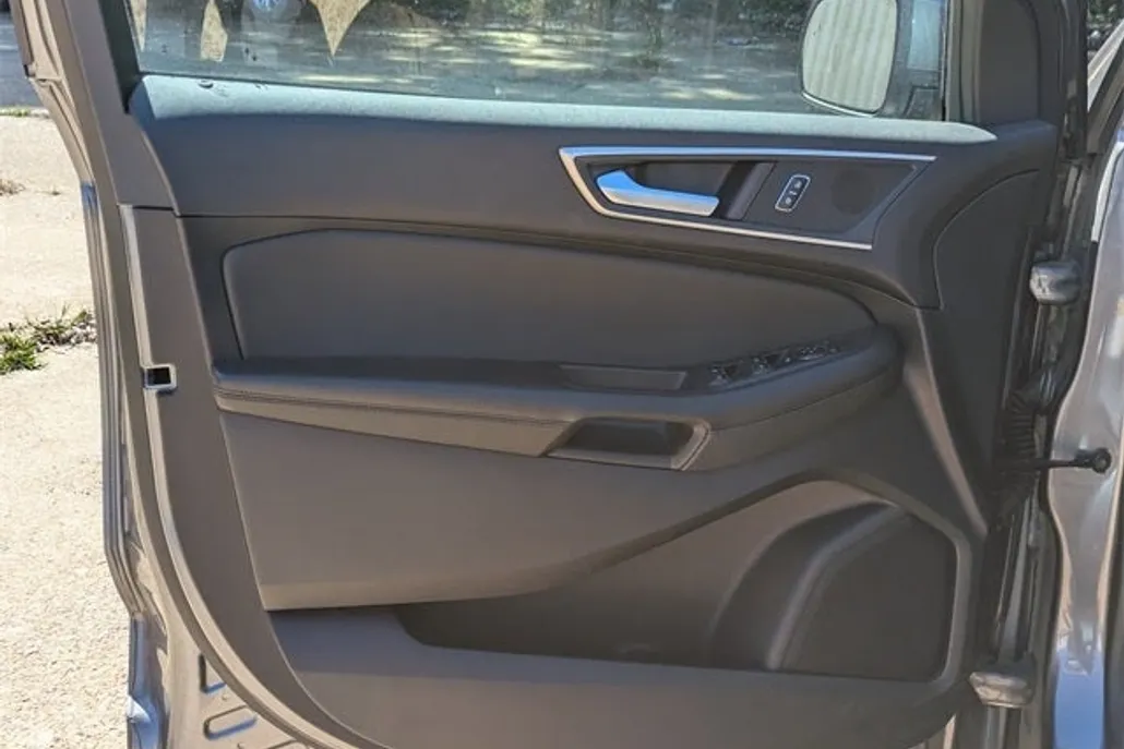 2024 Ford Edge SEL photo 1