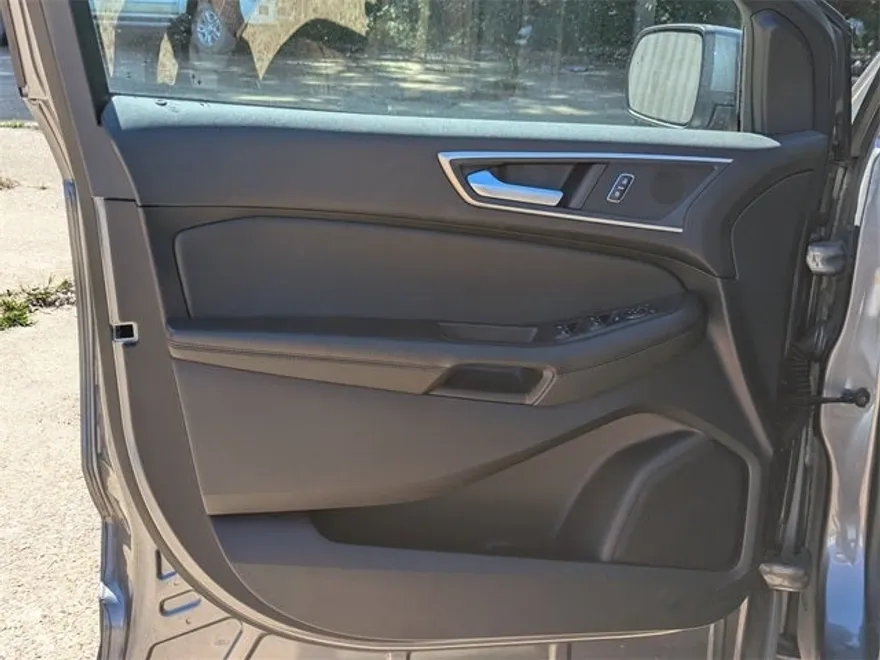2024 Ford Edge SEL photo 1