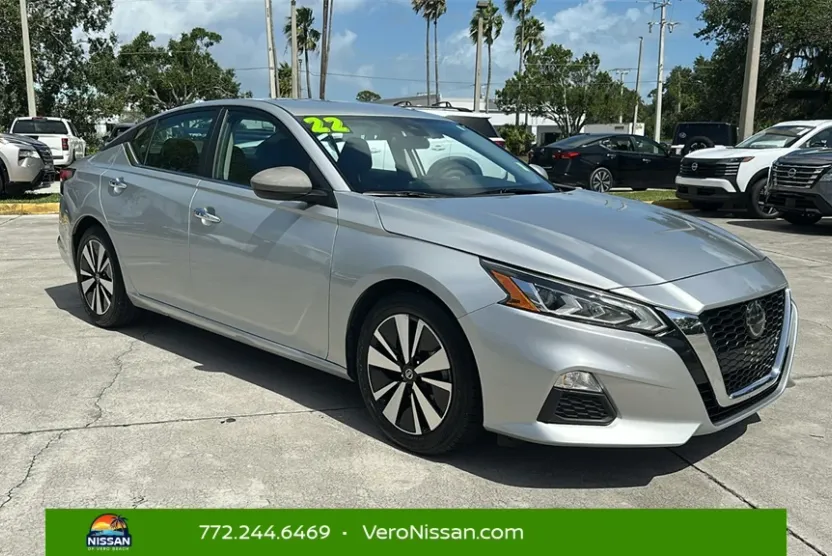 2022 Nissan Altima 2.5 SV photo 1